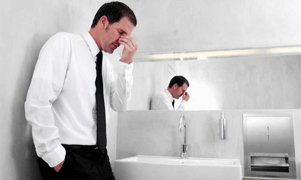 Schmerz bei engem Mann mat Prostatitis